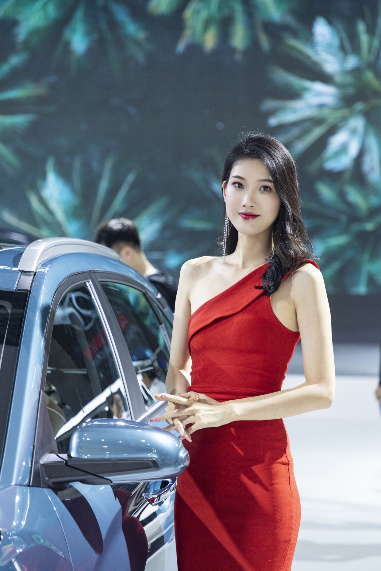 车展小姐姐,精彩合集第1篇,颜值与气质都很赞,让人怦然心动