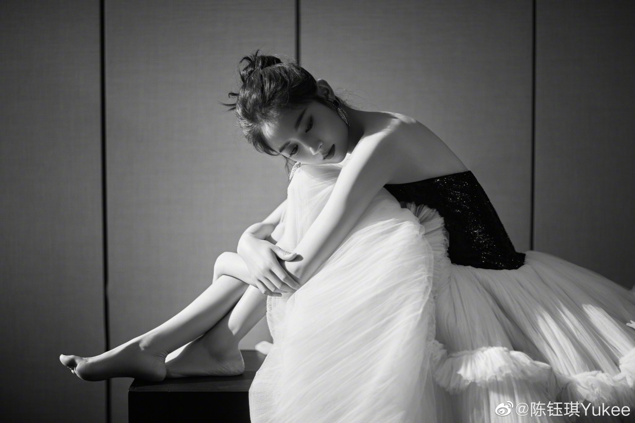 美人·玉足·陈钰琪