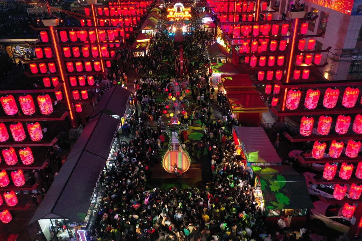 空中视角打卡梅河口东北不夜城