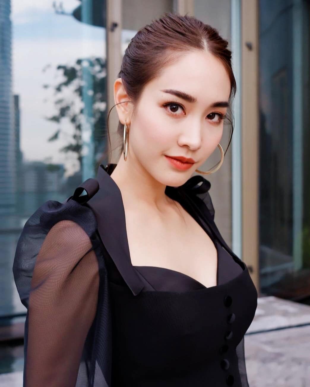 泰国名模皮查雅·瓦塔那蒙迪里时尚写真,身材曼妙,美丽性感