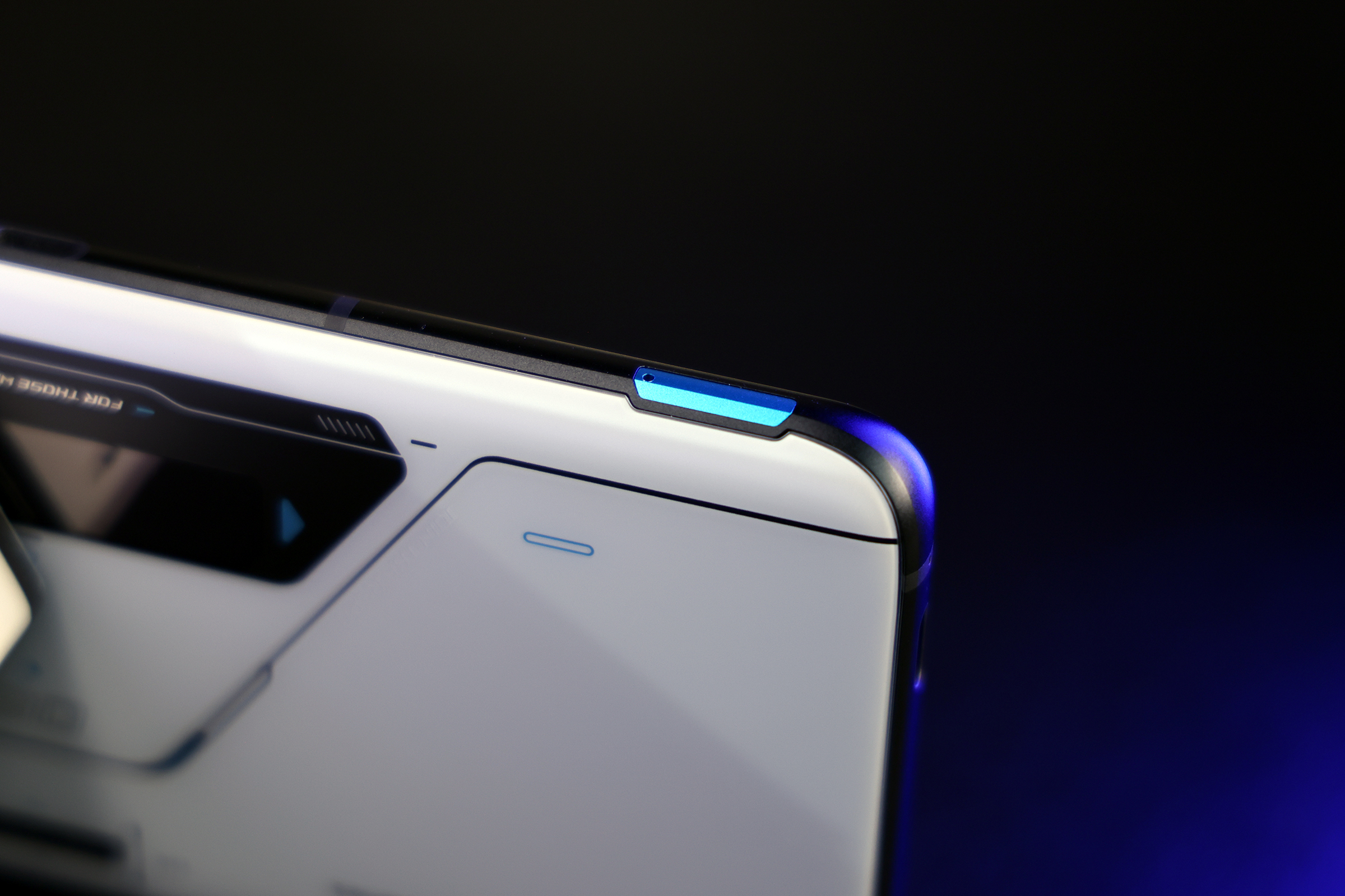 科技感十足的电竞旗舰腾讯rog游戏手机6pro图赏