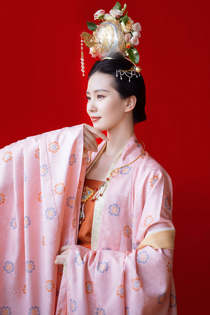 刘诗诗为央视中秋晚会拍写真 化身古装美人温婉端庄