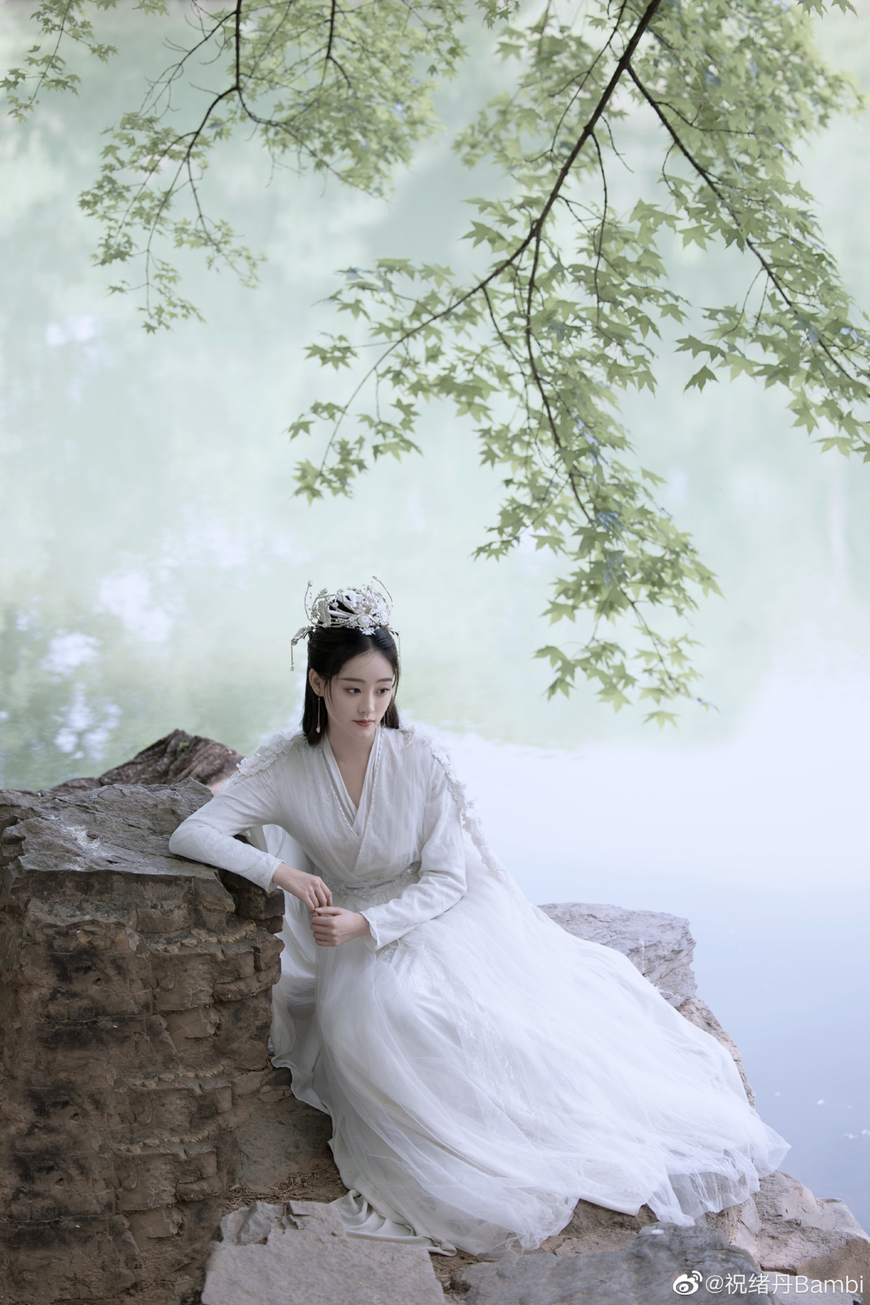 祝绪丹《遇龙》流萤转世"轻烟"白衣古装性感写真