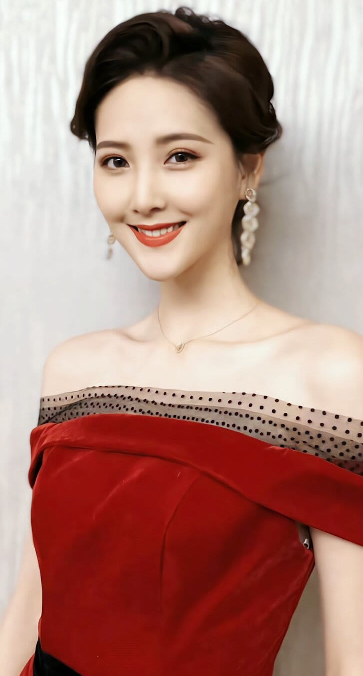 颜值美图,世界旅游小姐中国总冠军李丹高清写真