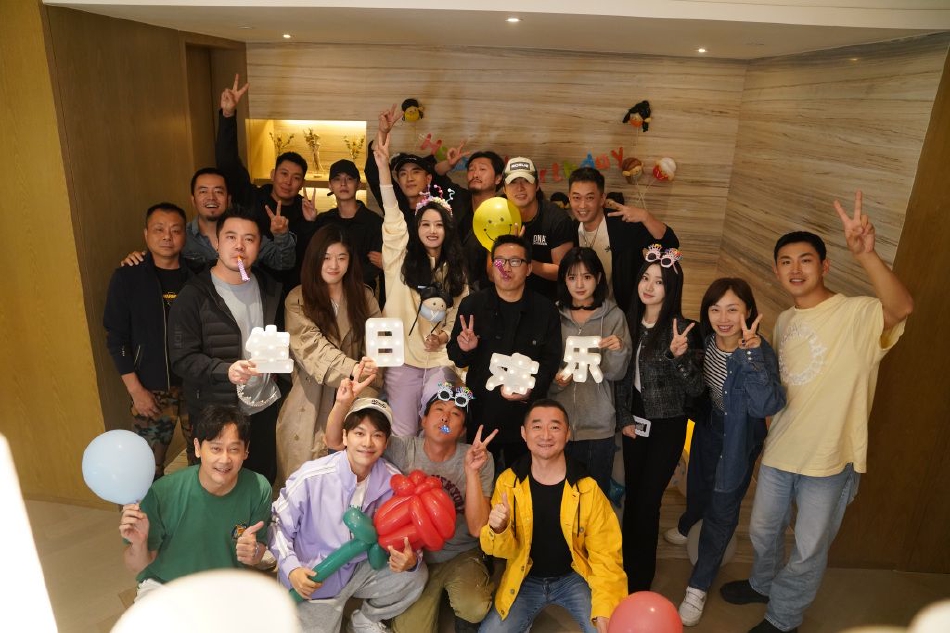 组图:赵丽颖生日大合照曝光 林更新王彦霖徐海乔等现身