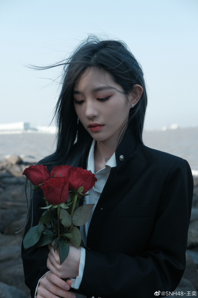 可爱美女歌手王奕迷人美照欣赏