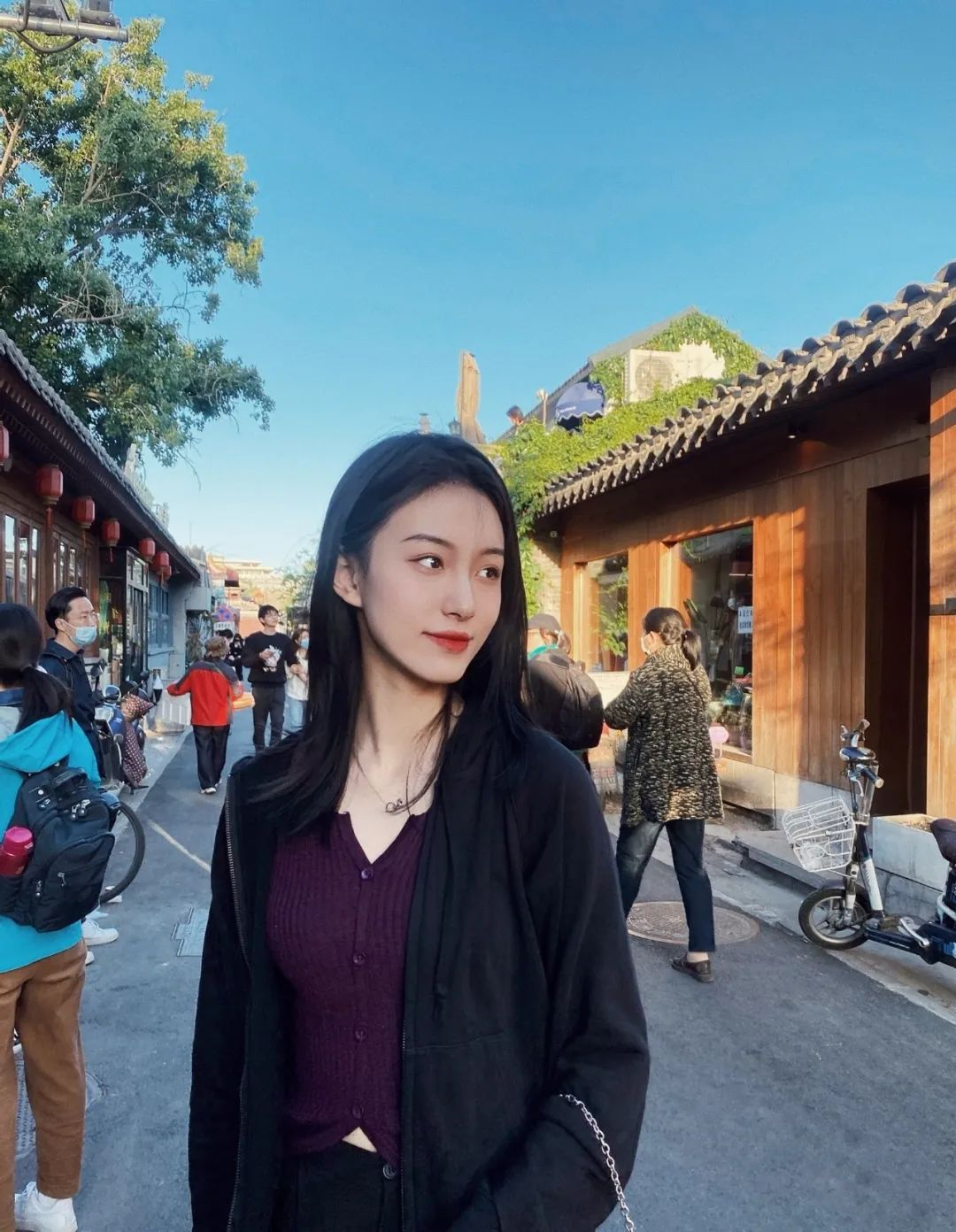 王梓莼,长相优雅甜美的素人校花
