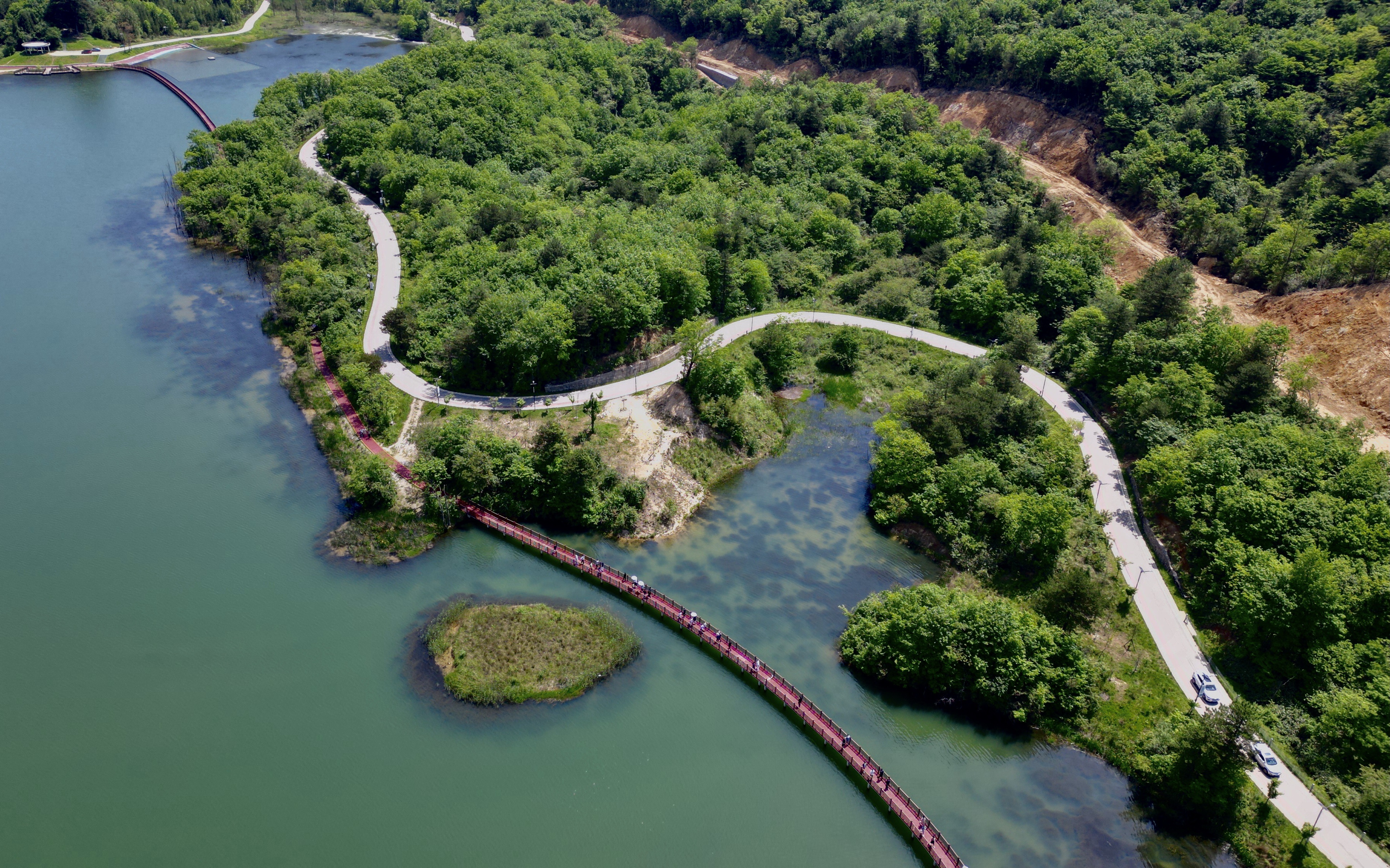 航拍四川月坝高山湿地保护区