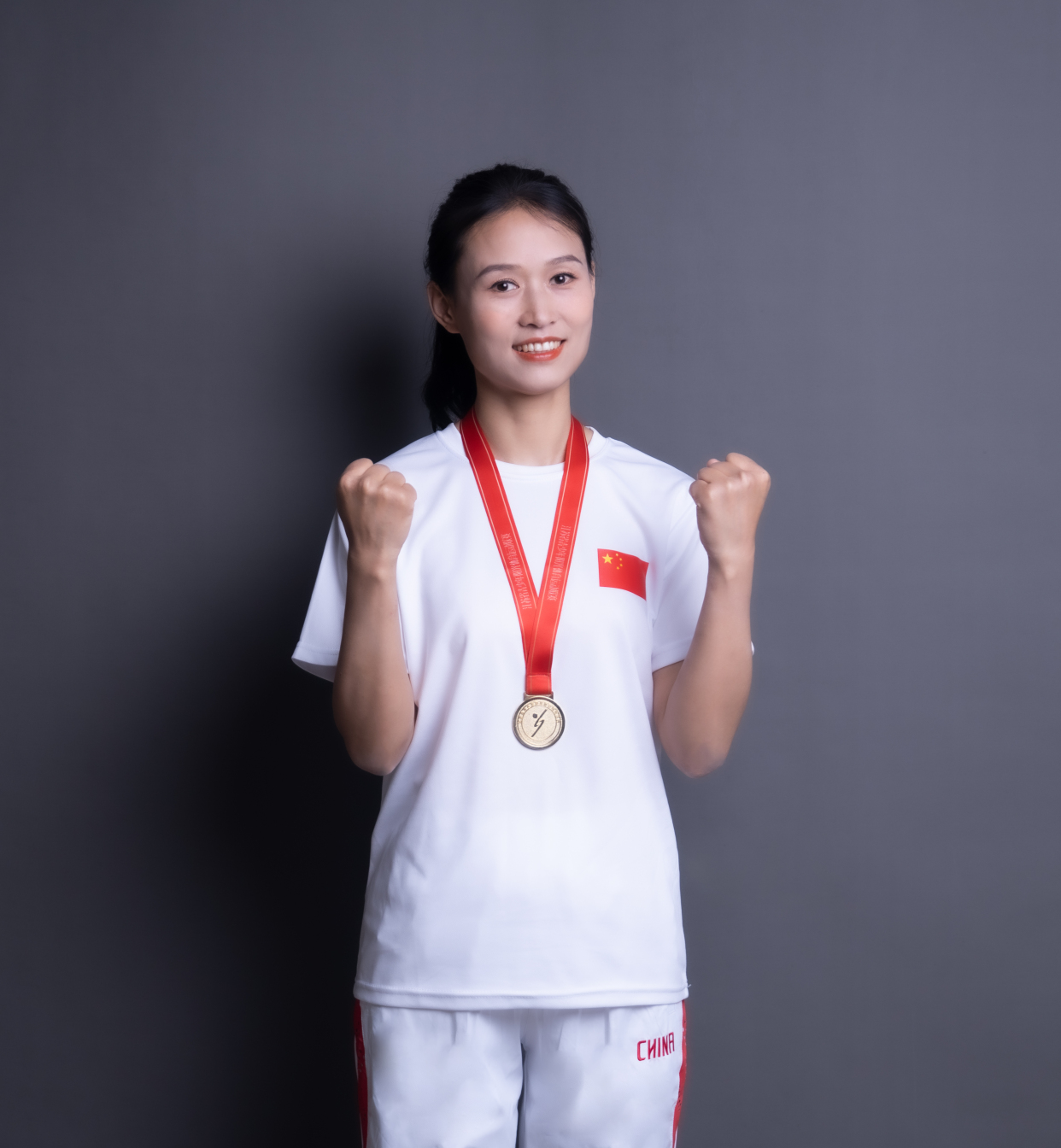 乒乓球世界冠军张莹莹冠军代言艺术照