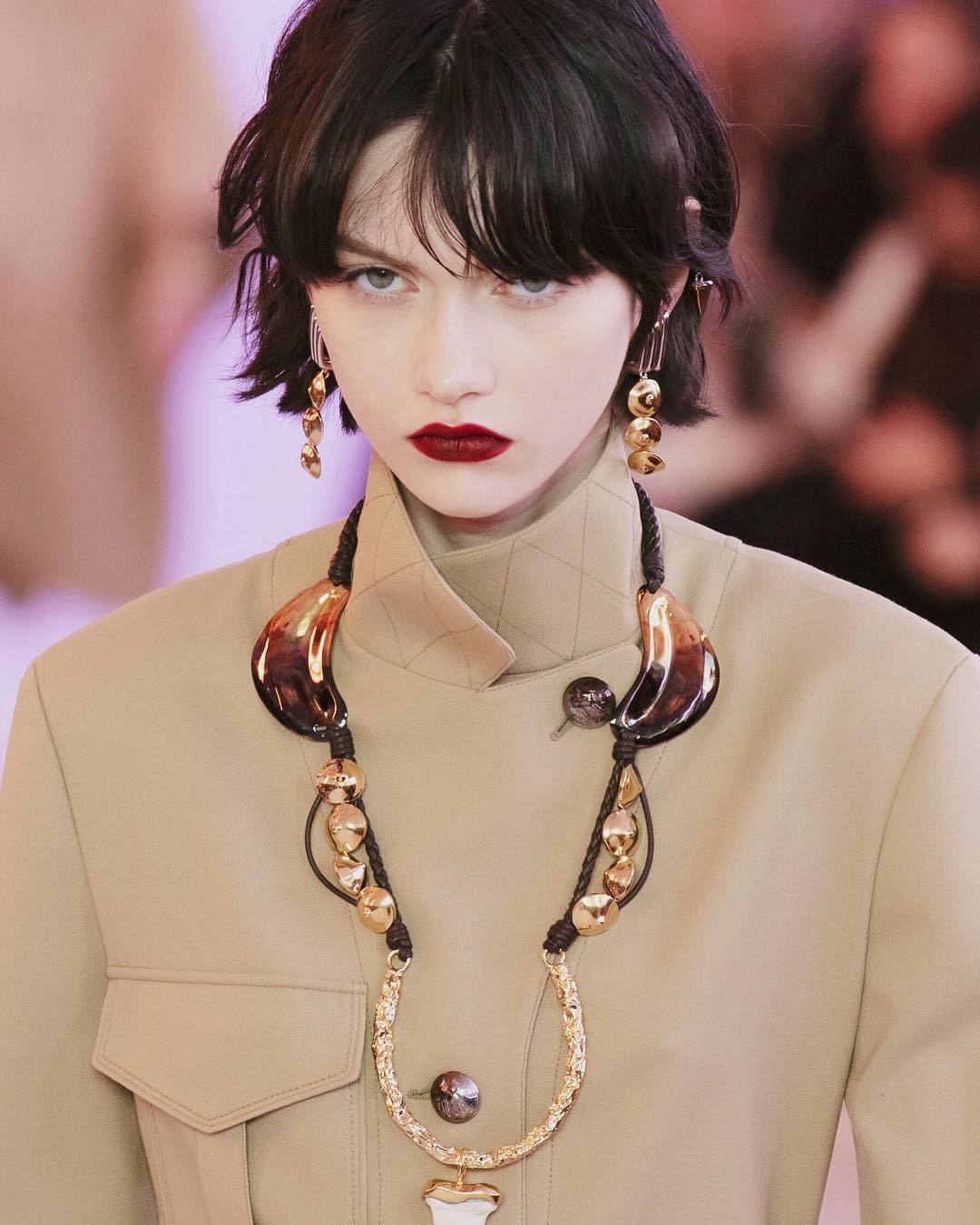 00后的俄罗斯模特 sofia steinberg 高级感的厌世脸