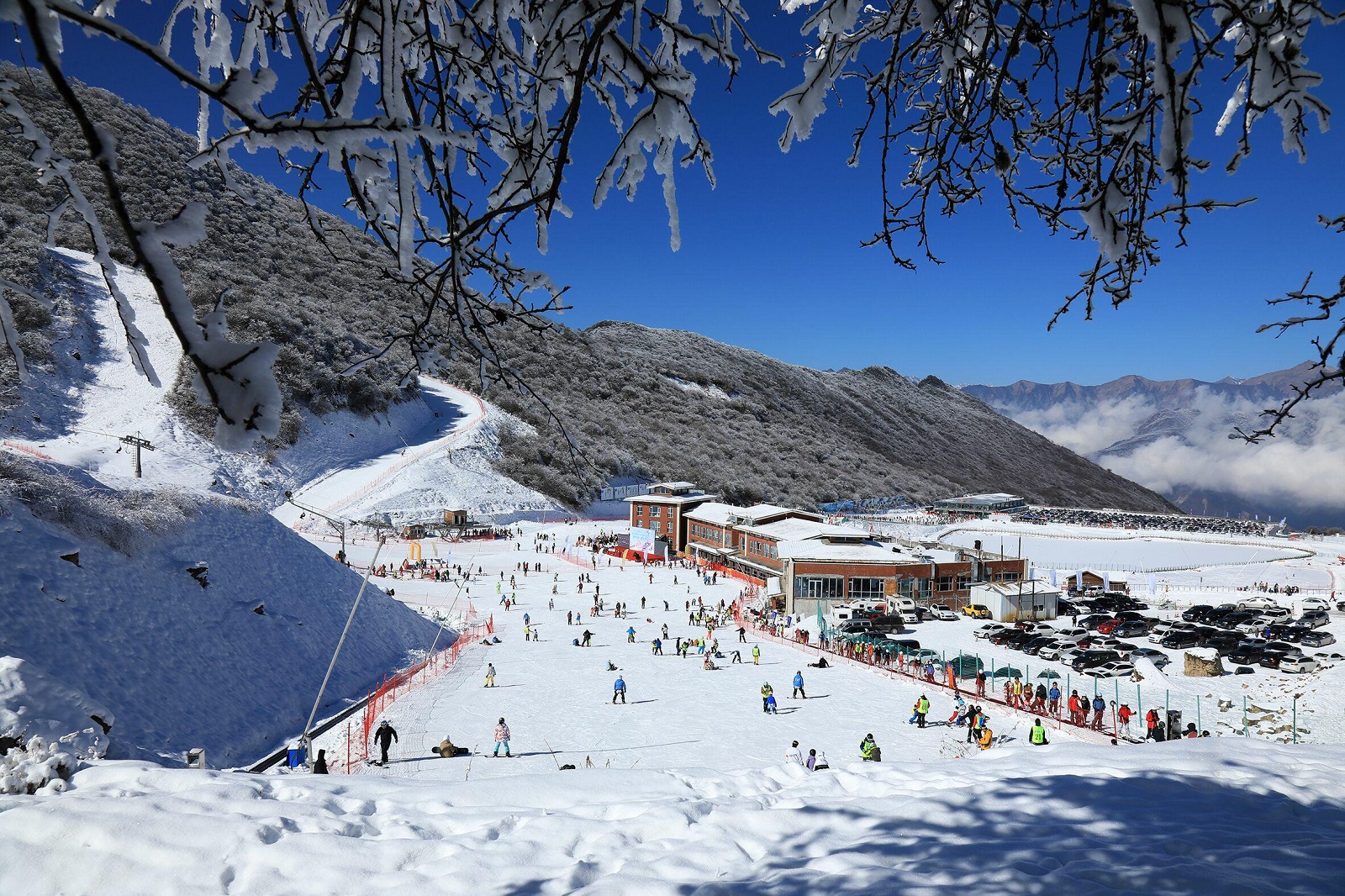 淄博梓橦山滑雪场图片