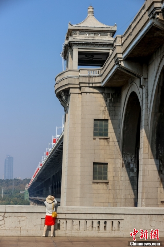 武汉长江大桥建成通车图片