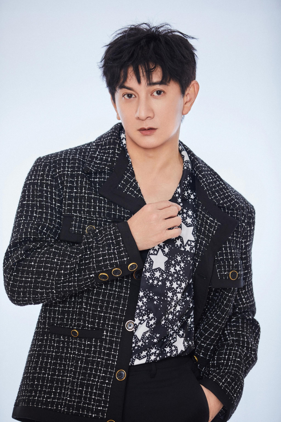 吴奇隆时尚大片 印花衬衣更帅气!