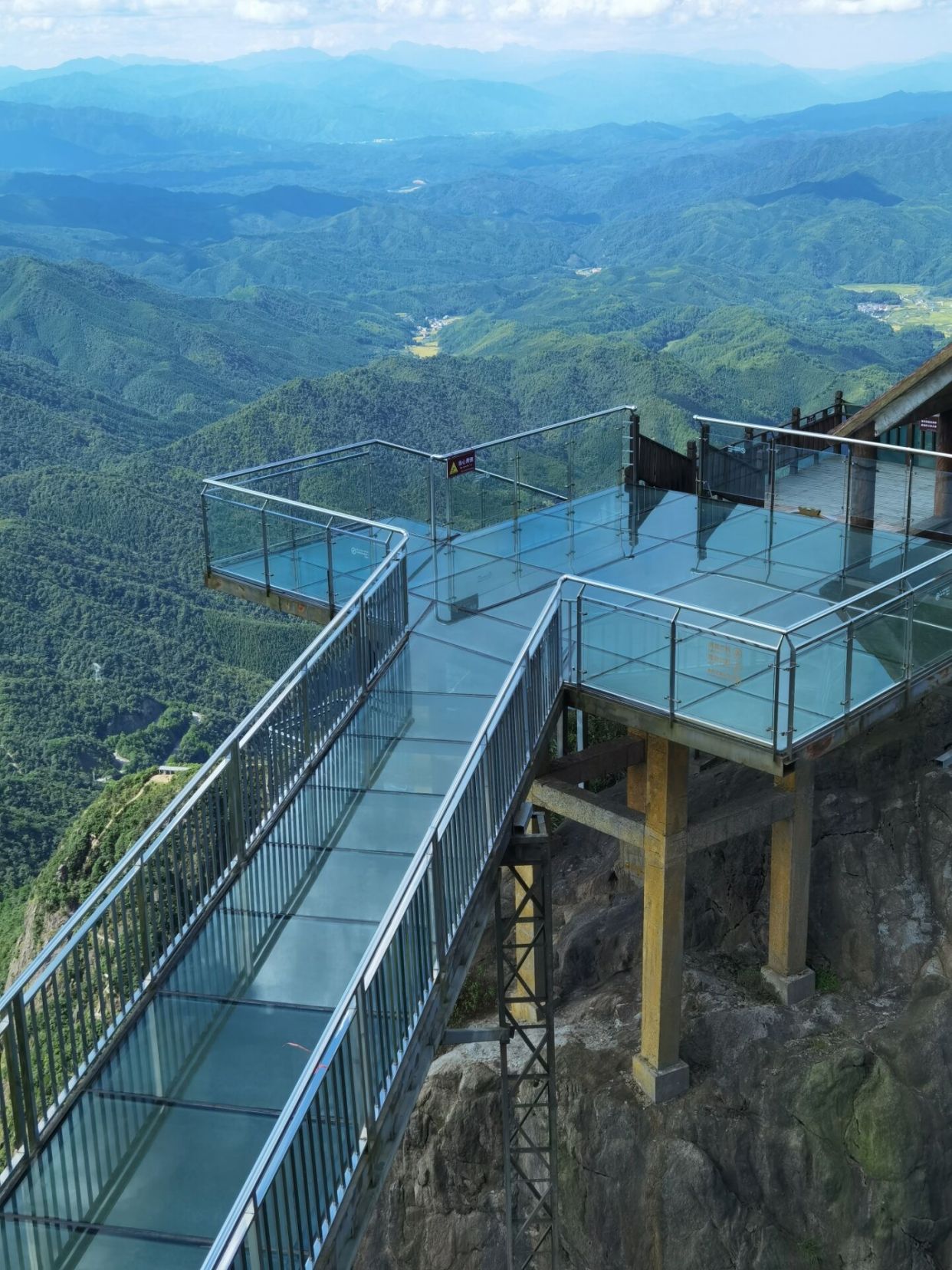 清远金子山,岭南第一险峰,爱情天梯,悬崖栈道,连山县玻璃廊桥