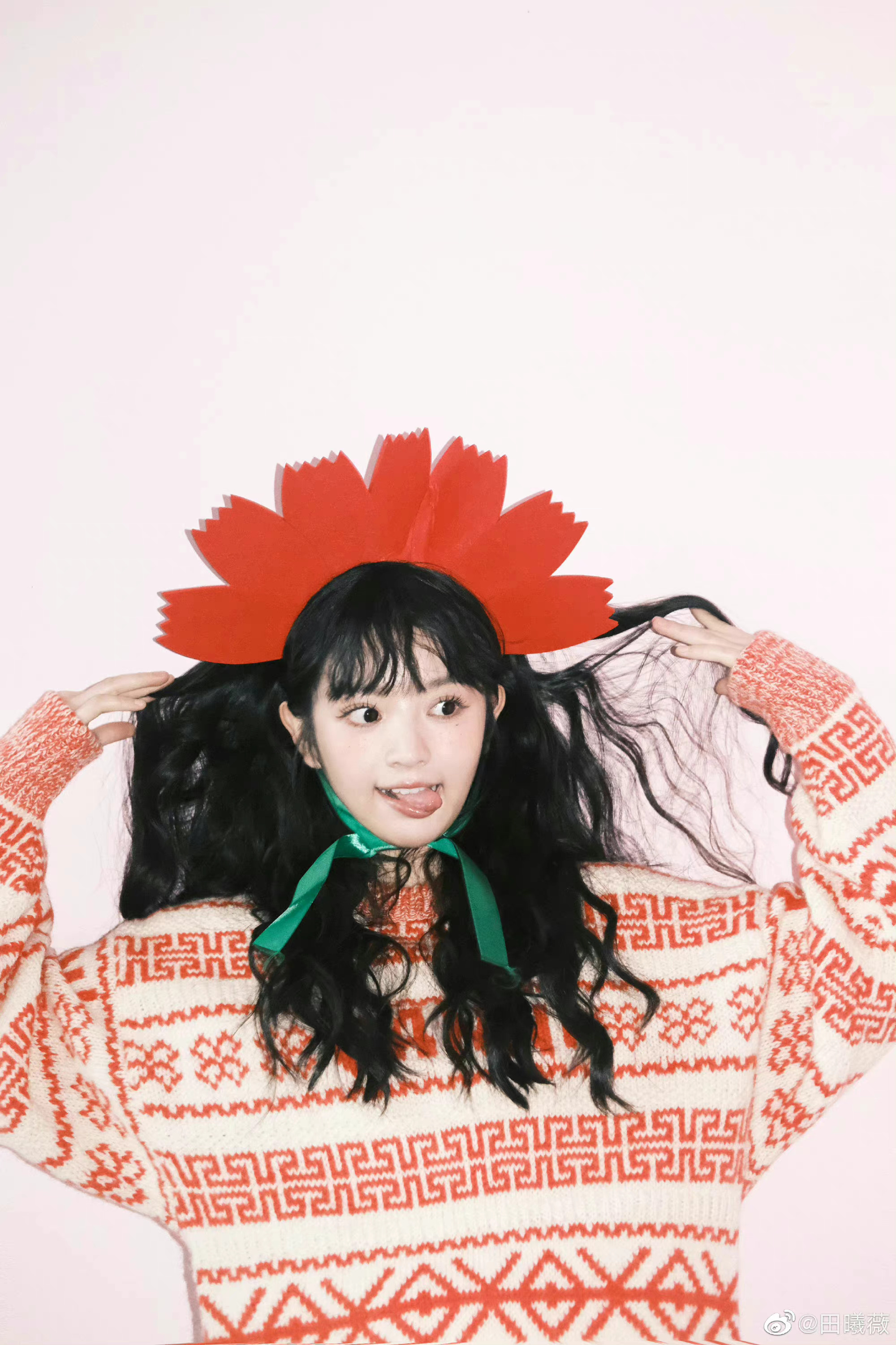 田曦薇波浪卷元气随拍,水汪汪的大眼睛,甜甜的梨涡,为甜妹心动