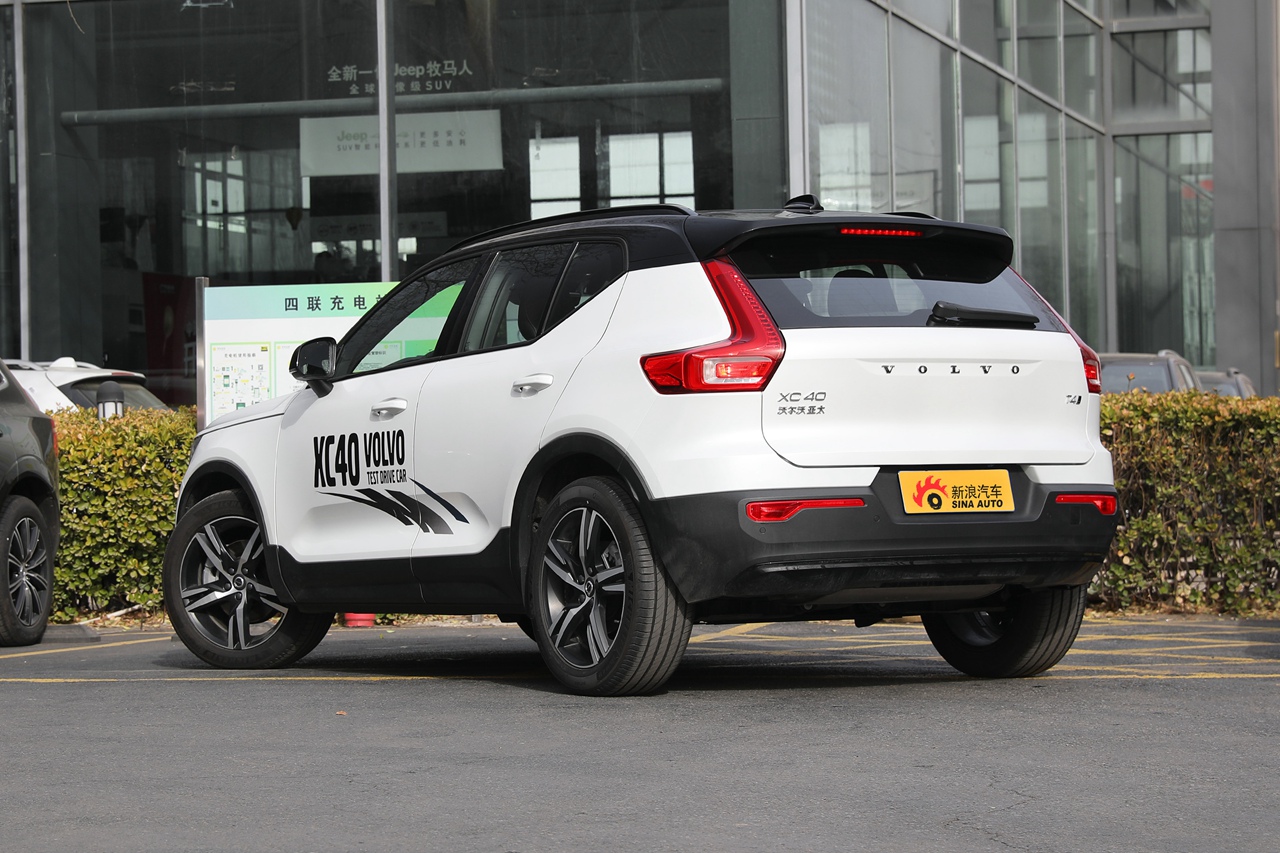 2021款沃尔沃xc40 t4四驱智远运动版