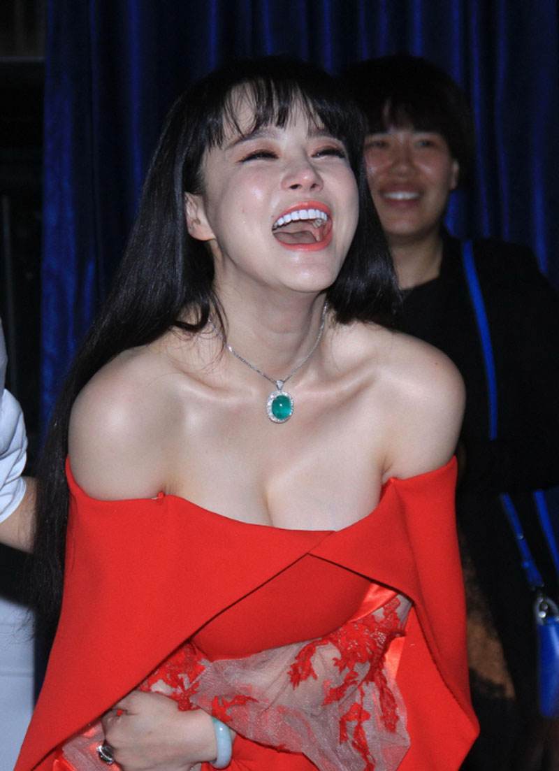 冉莹颖:拳王背后的"女王",身材凹凸超有料,胸以下全是腿