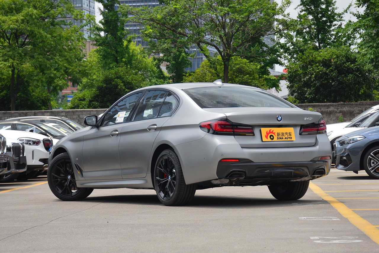 2021款宝马5系改款 540i 风尚版 m运动套装