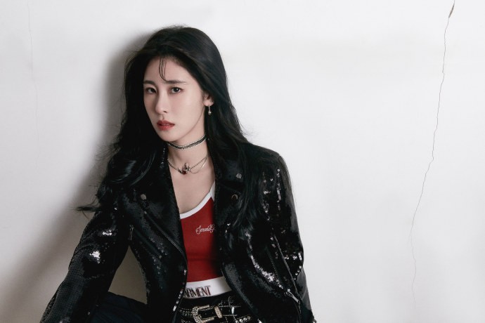 张碧晨黑色皮衣好酷