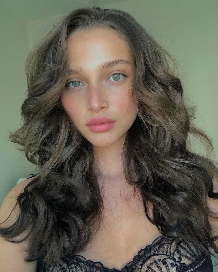 苏格兰蓝眼睛美女模特talia wallis的一组美照欣赏