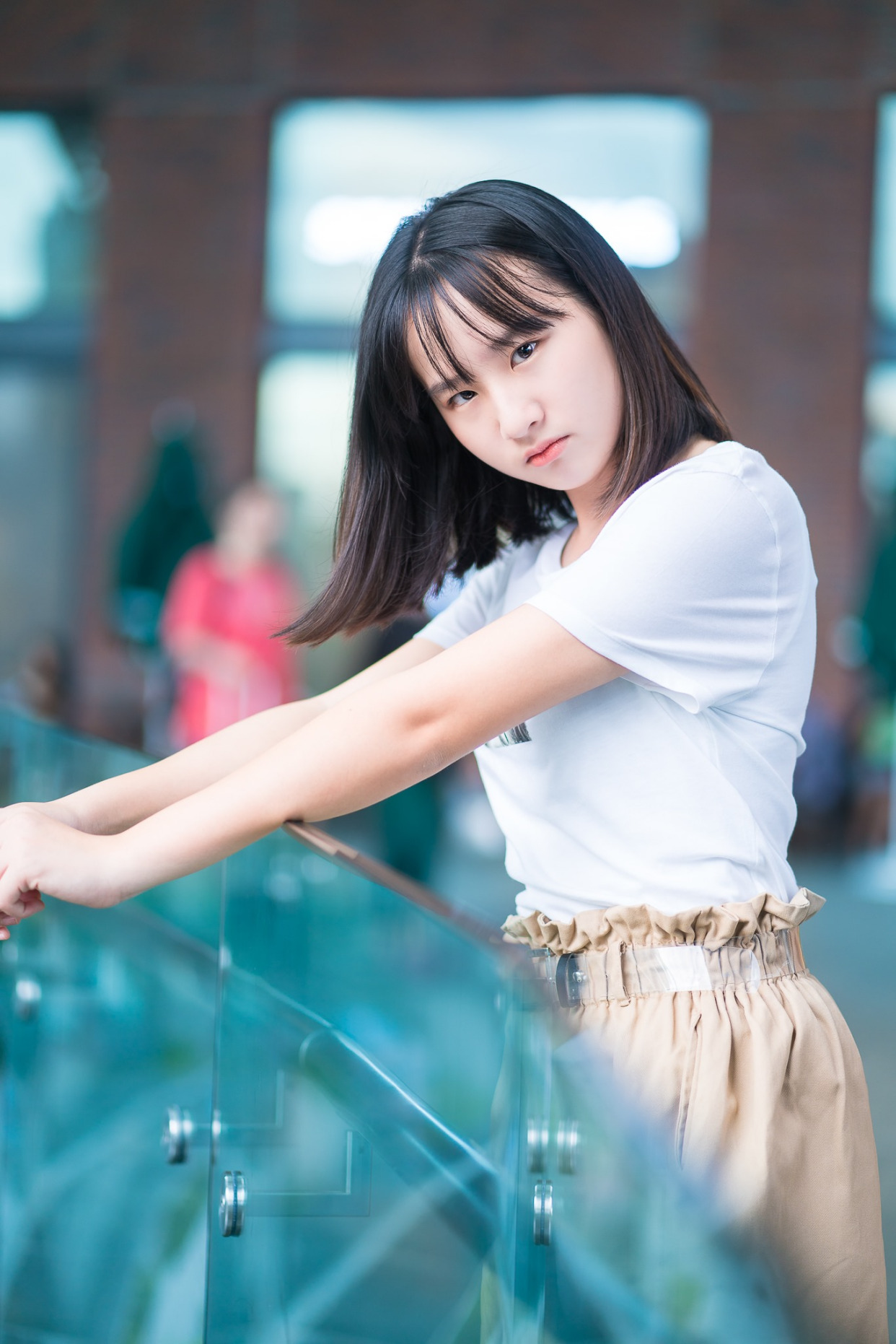 稍微有点婴儿肥的可爱少女,来看看吧