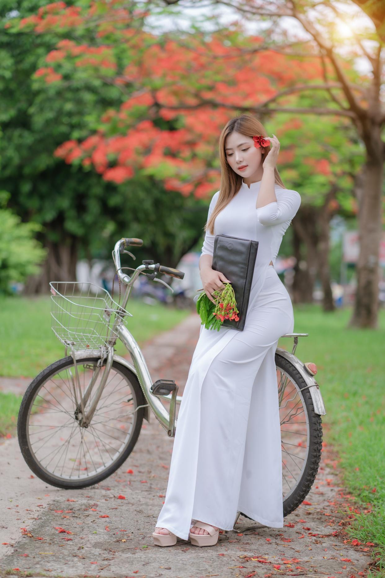 飘逸优雅的越南奥黛美女(2)