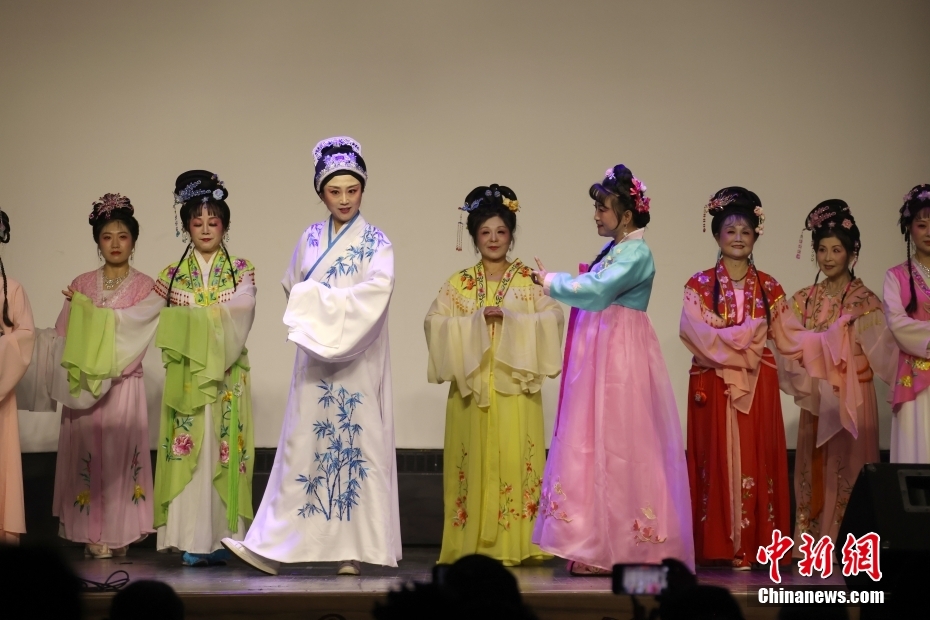 加拿大卡尔加里华人社区联手多族裔举办"牛仔节·亚洲情"文艺演出