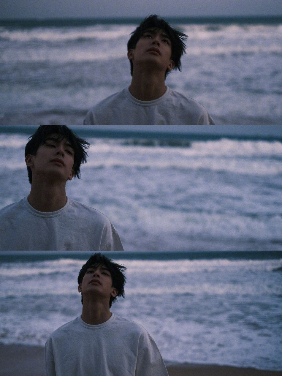 组图:宋威龙晒海边随拍六宫格 白t少年氛围感满满