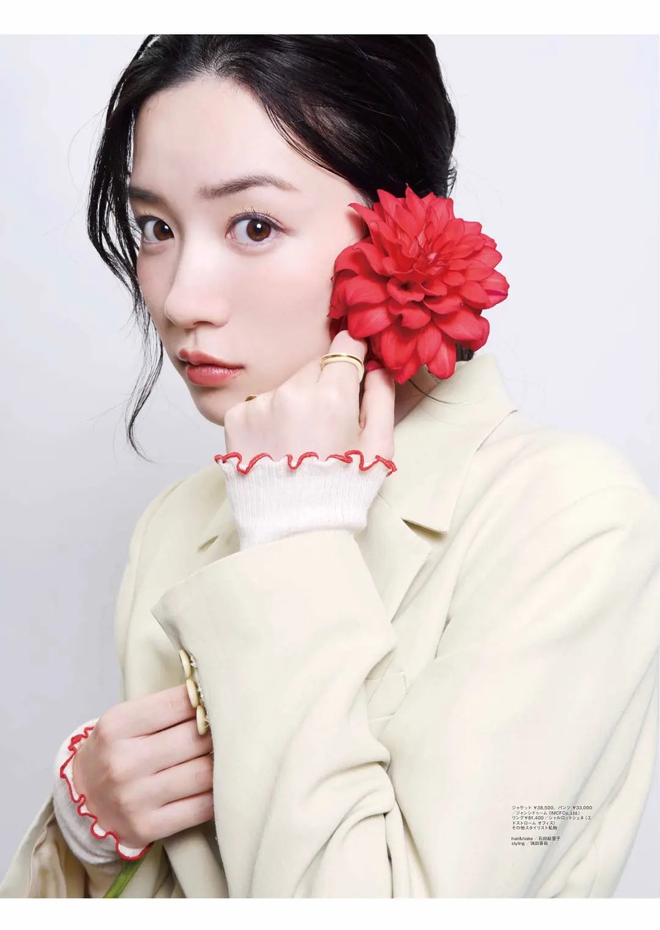 组图:永野芽郁广濑爱丽丝杂志访谈 甜美精致人比花娇艳