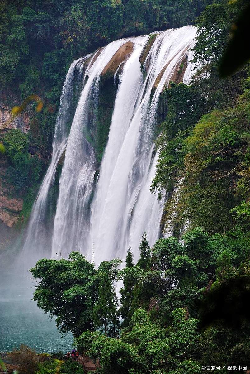 山顶瀑布"飞流直下三千尺,疑是银河落九天"——唐代:李白