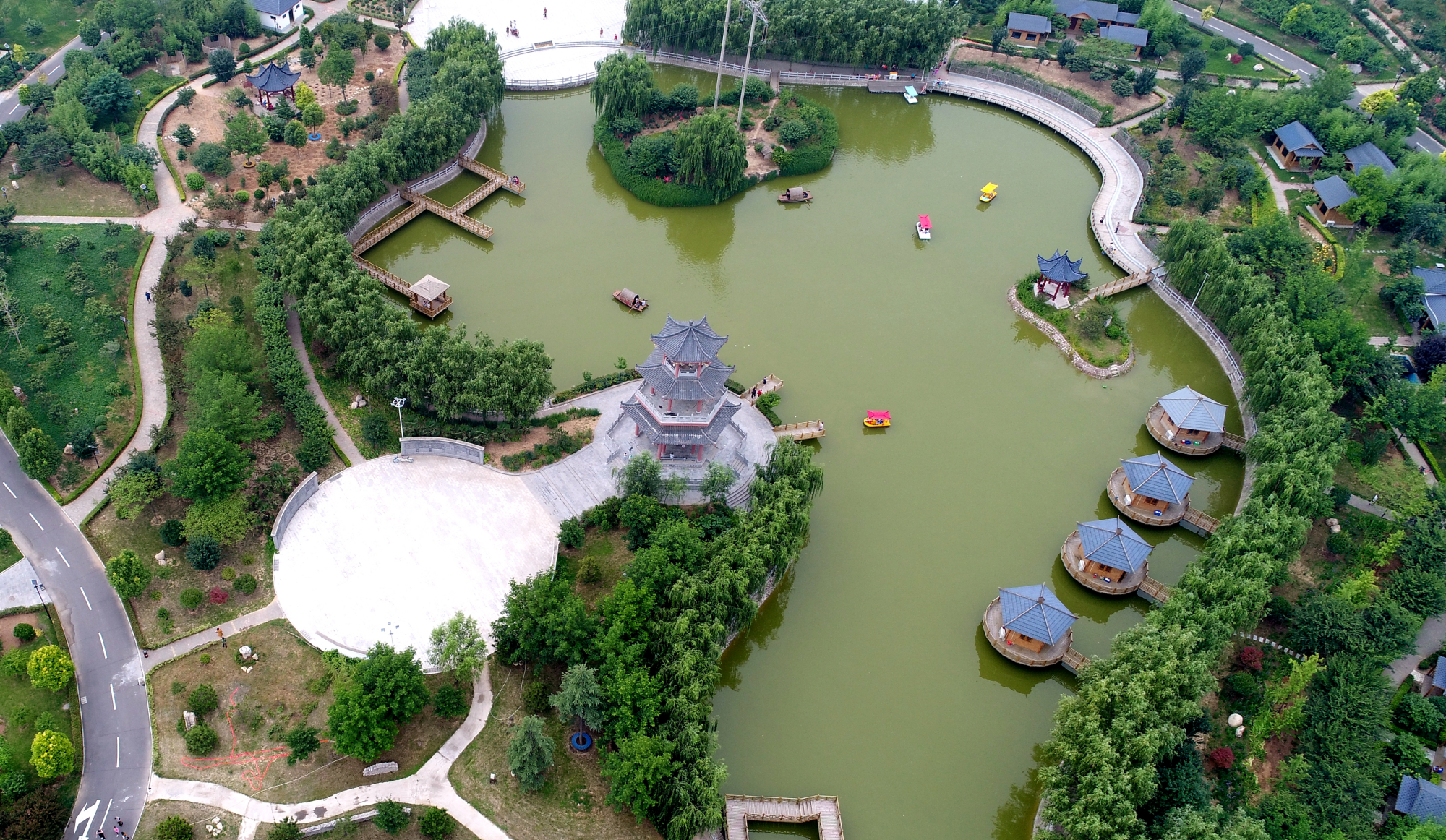 孟津县白鹤镇这座公园,以大河,古渡命名,符合白鹤气质