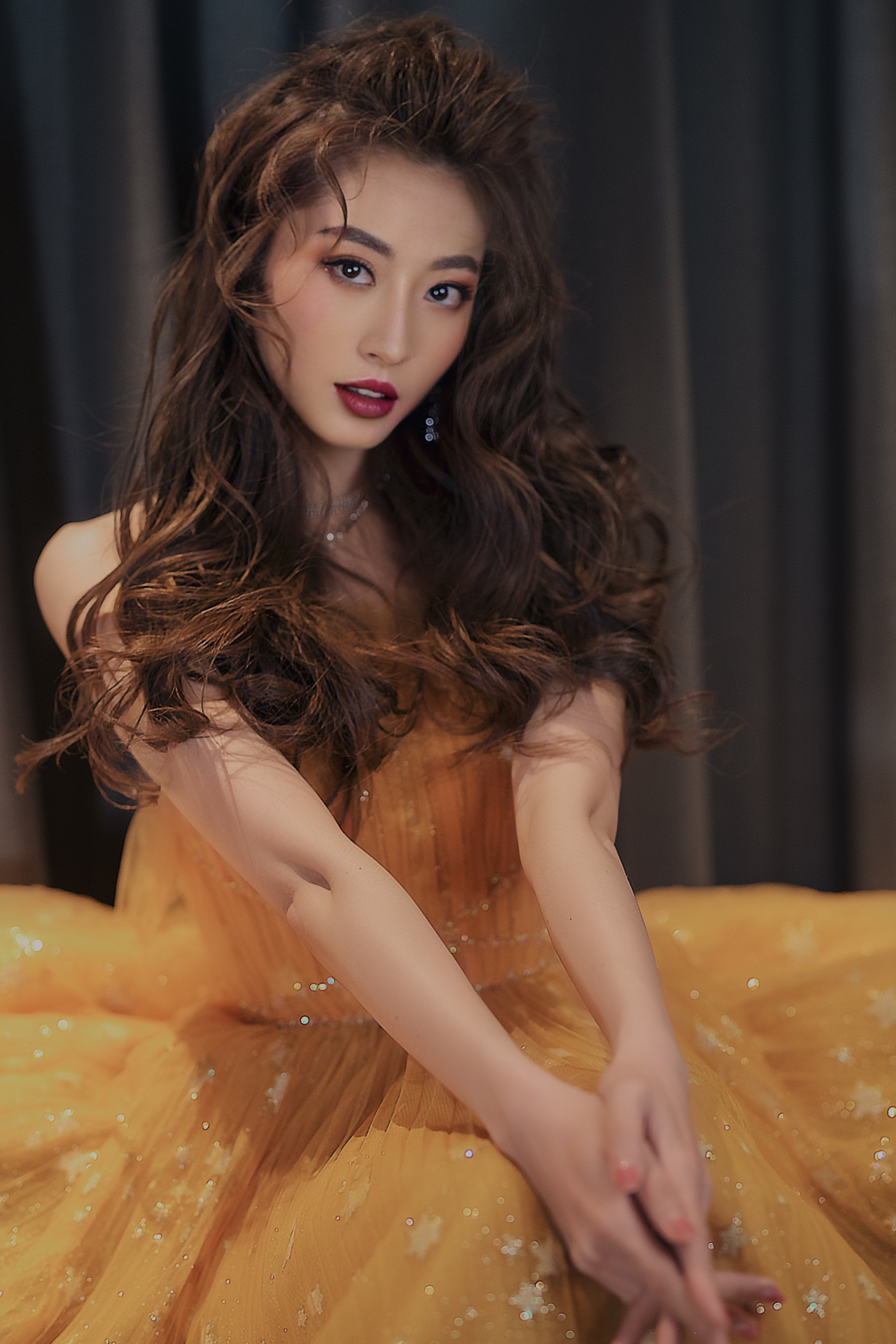 甘肃2020首届丝绸之路国际微视频展闭幕 卫薇儿两套造型抢占焦点