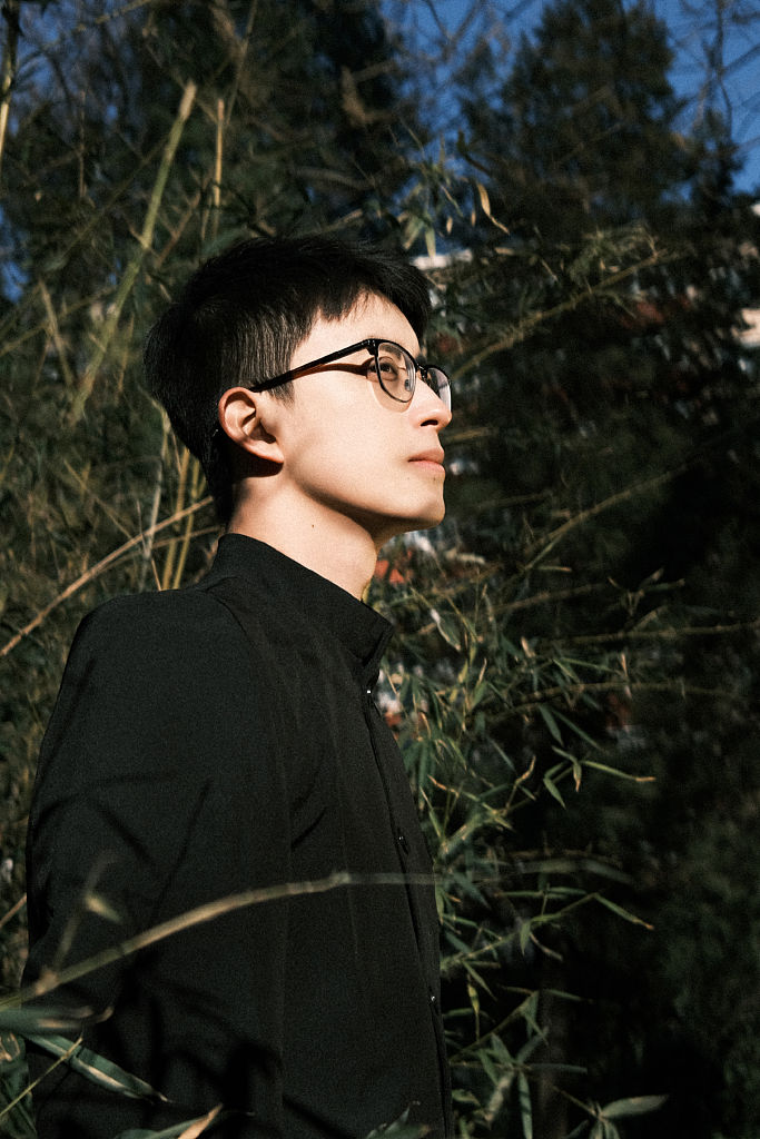 新版"齐天磊"敖瑞鹏发布民国风造型写真 气质儒雅一身诗意