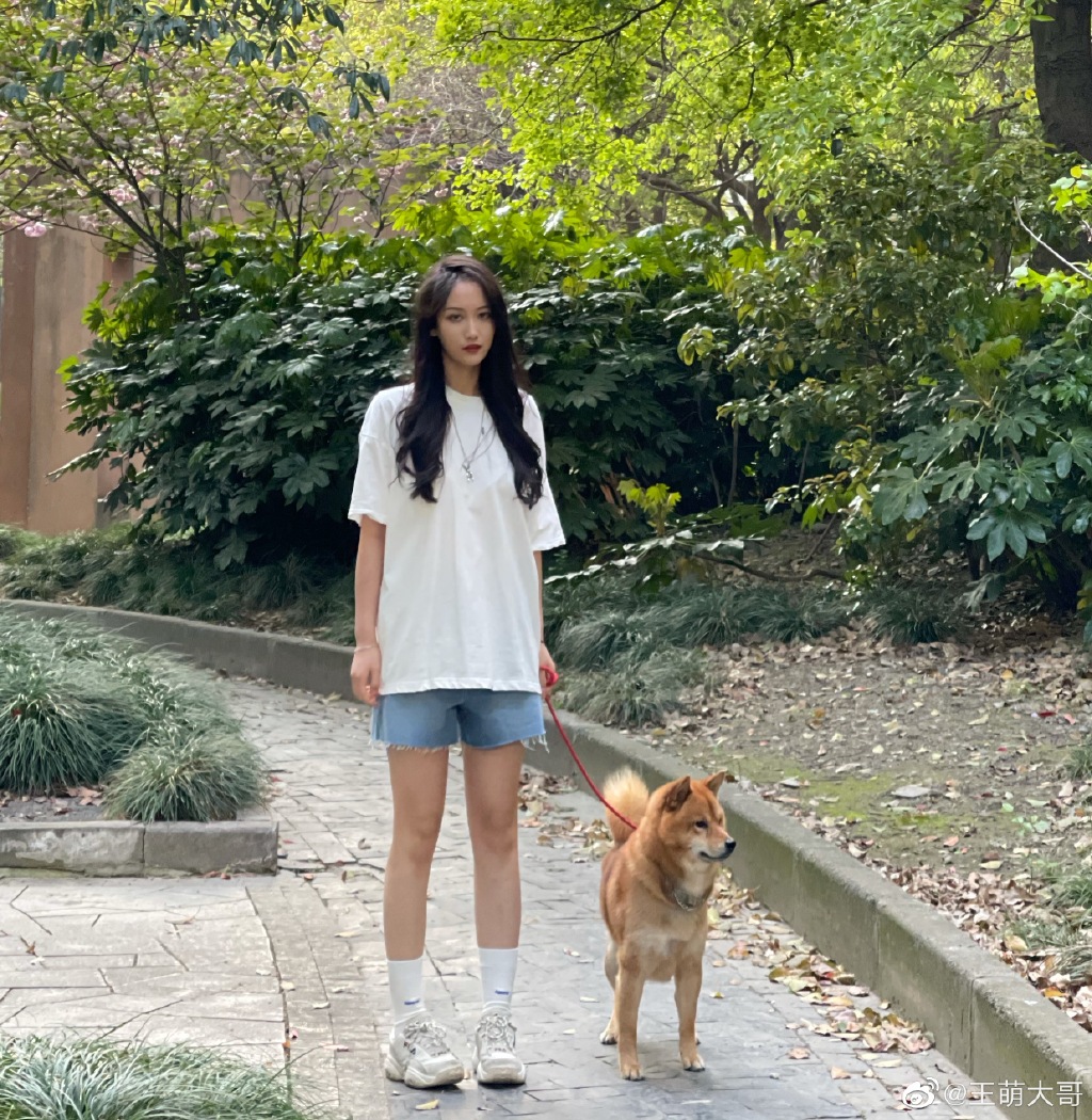 网红美女王萌迷人美照欣赏,很好看啊