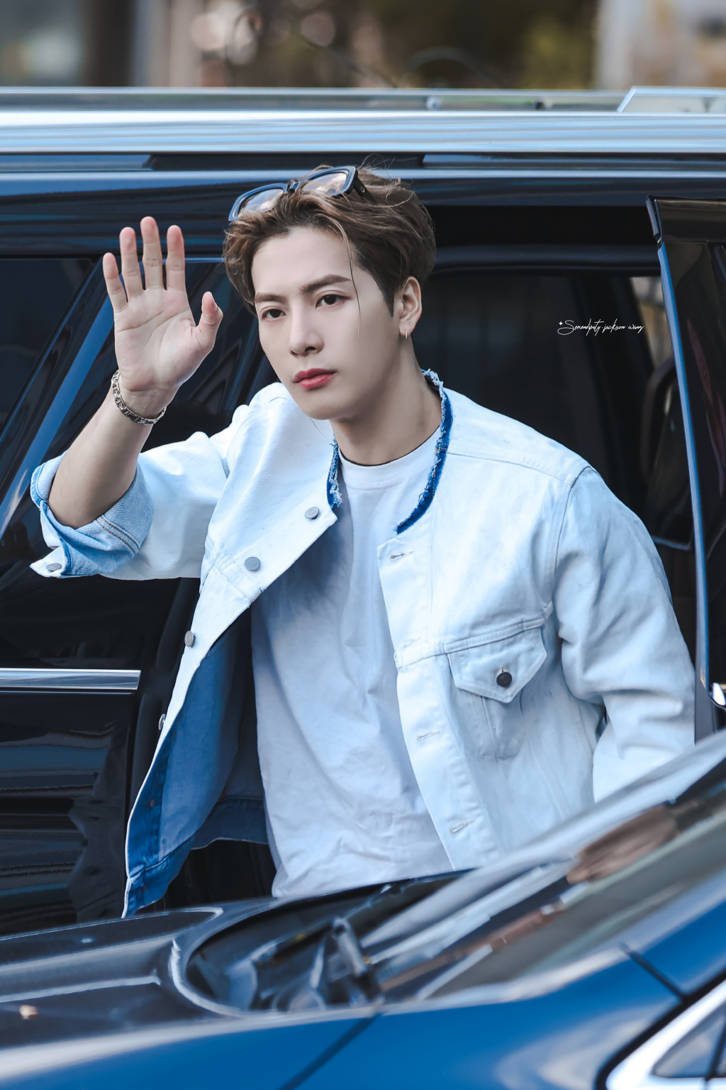 王嘉尔线下签售会生图,嘉尔的五官真的好立体