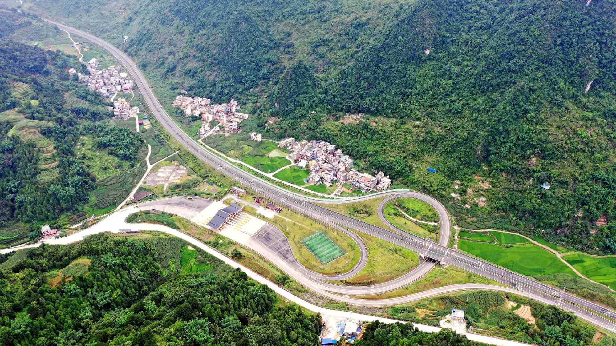 河百高速:造福革命老区的"黄金通道"