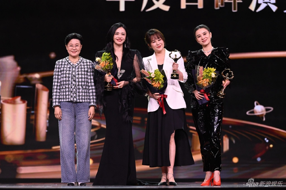 组图:2022微博之夜 马丽宋佳姚晨获年度口碑演员荣誉