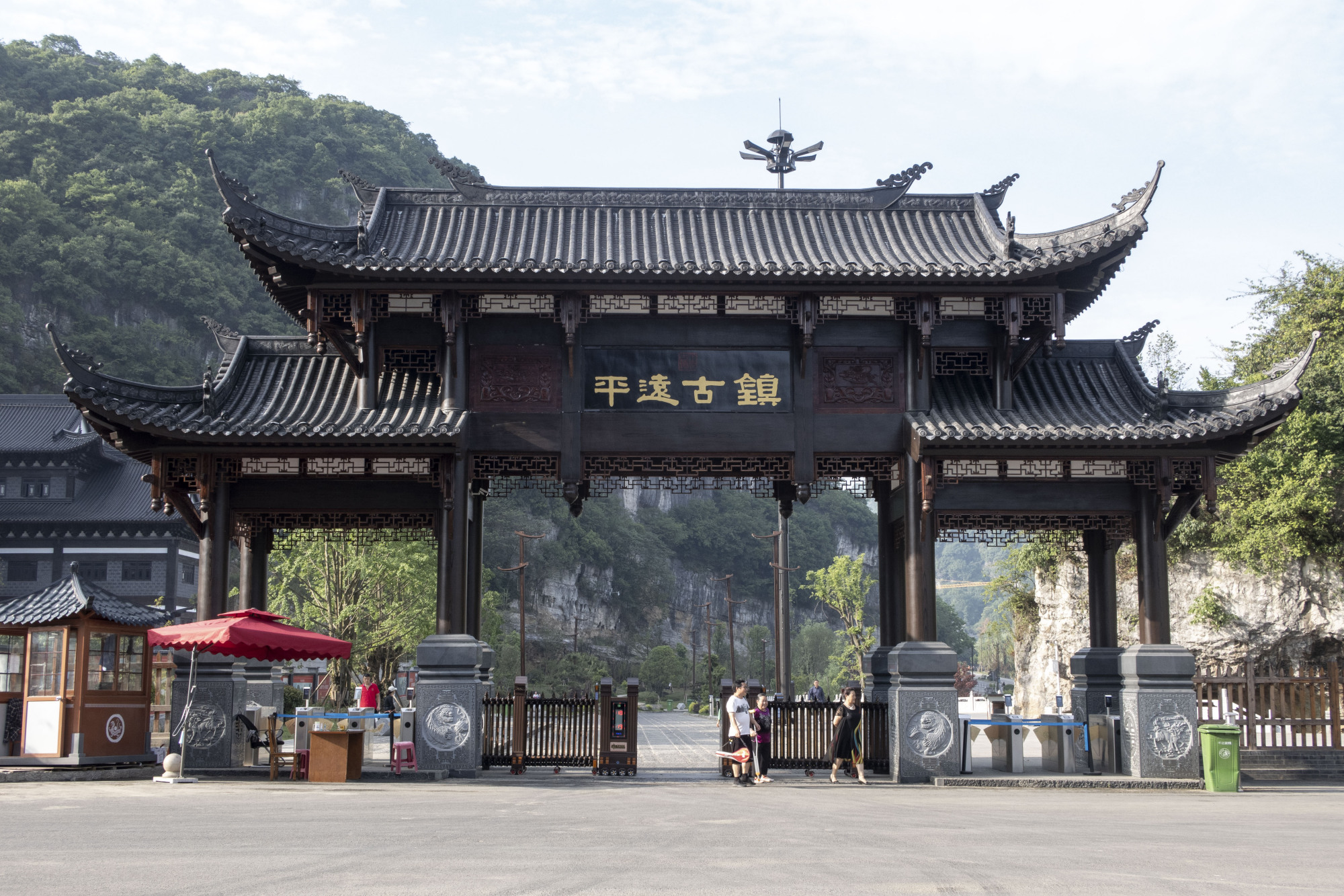 贵州烂尾建筑有点多,织金平远古镇不温不火,2年时间商铺全空