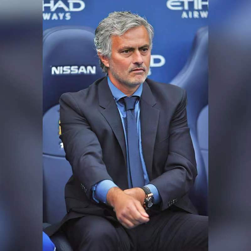 穆里尼奥执教切尔西时期身穿西装场边指挥