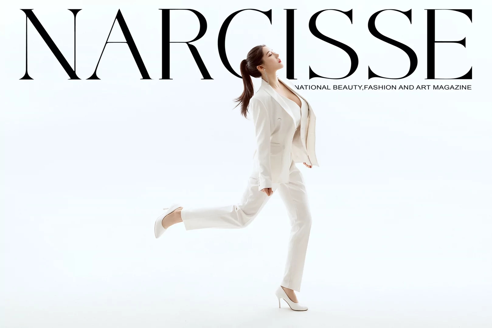 散打王星女郎刘太阳,一身白色西装太帅了