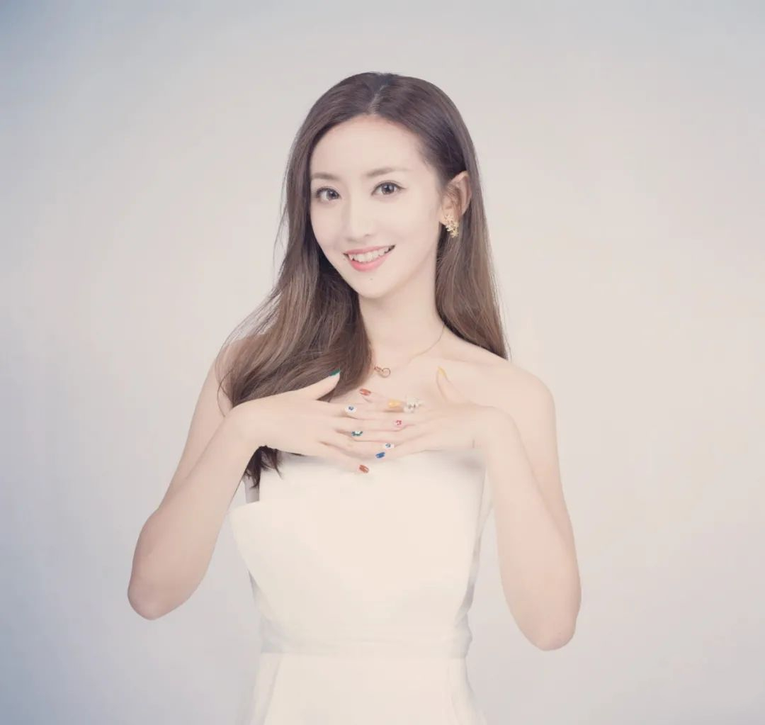 刘佳依,拥有御姐范气质的nba美女主播