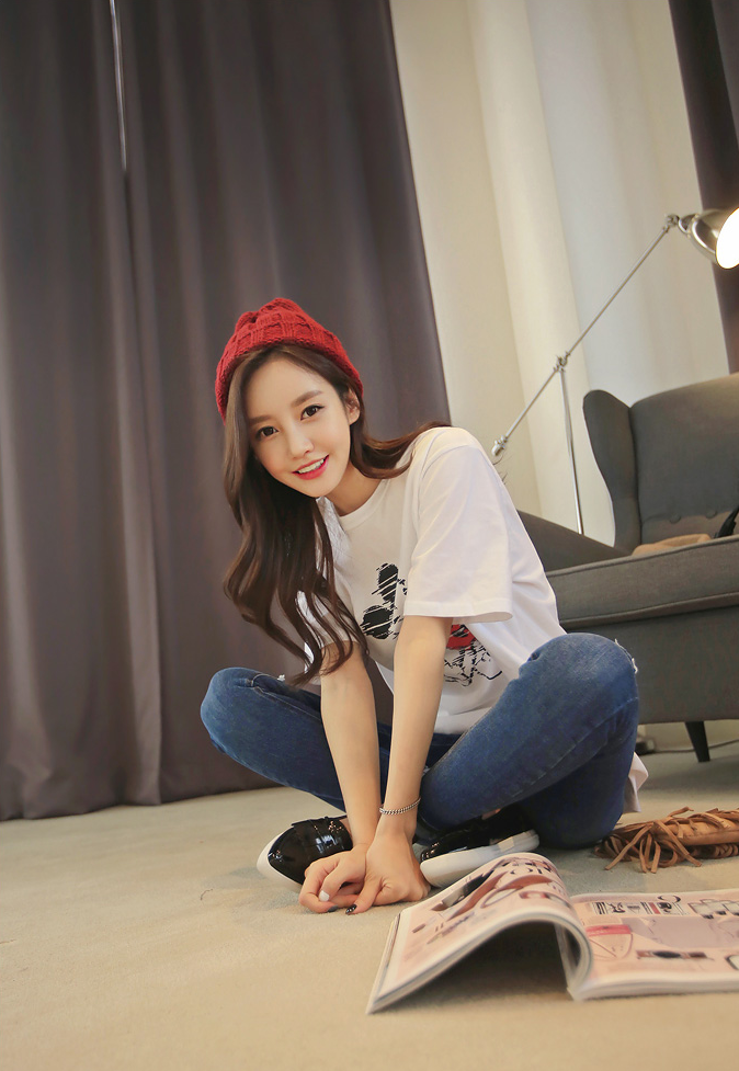 小仙女孙允珠:卡通米奇乖巧简单短袖白t恤