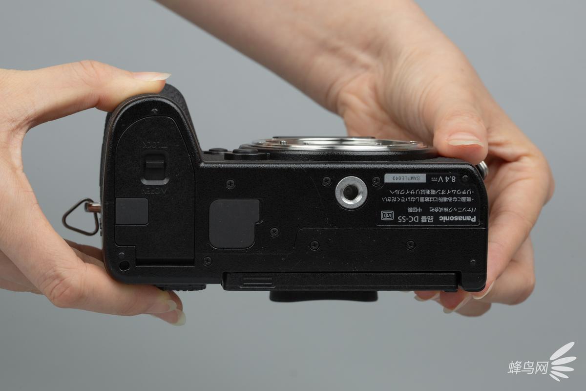 更小巧更紧凑的s机身 松下lumix s5外观图赏