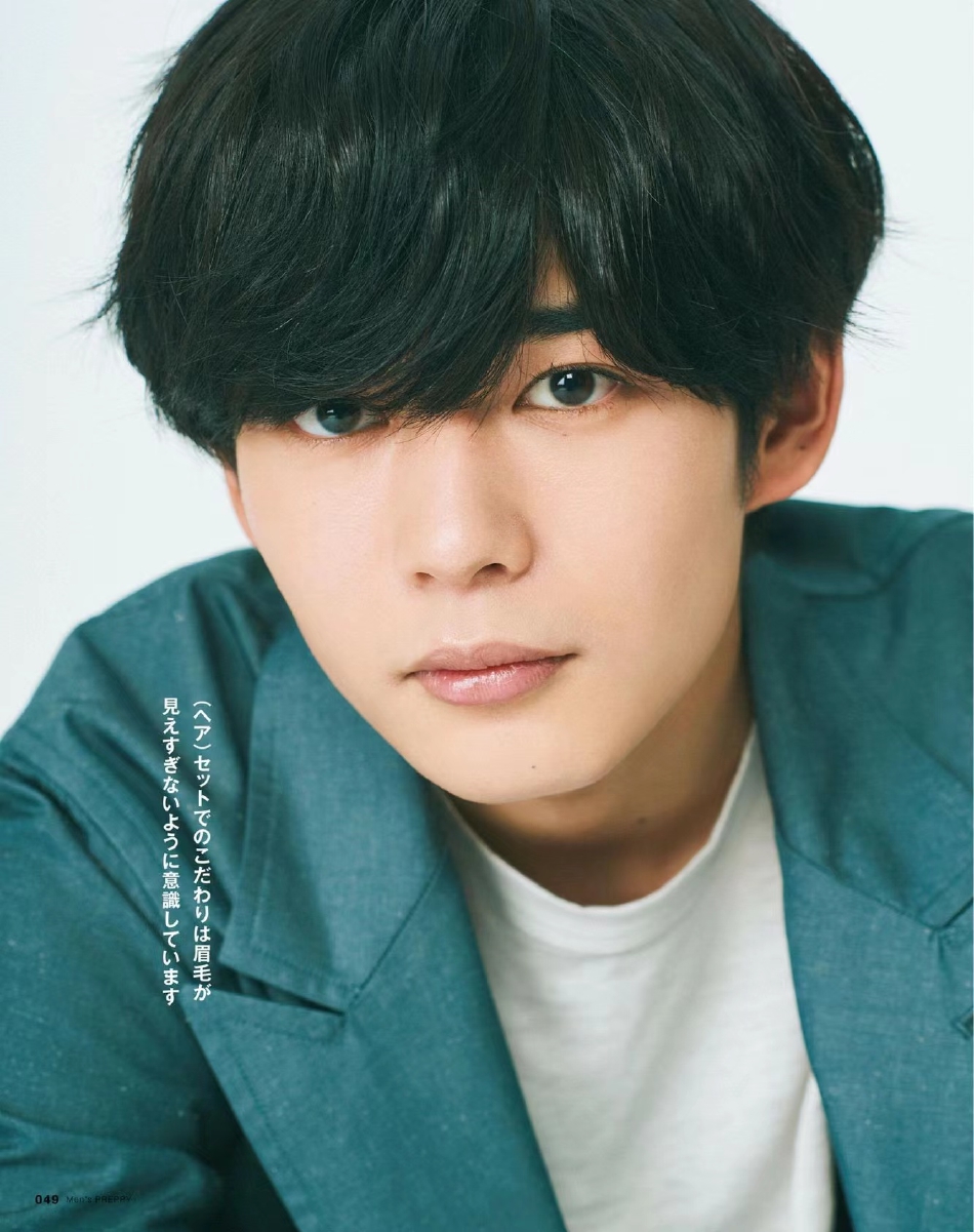 组图:长尾谦杜登杂志 清新搭配似邻家男孩