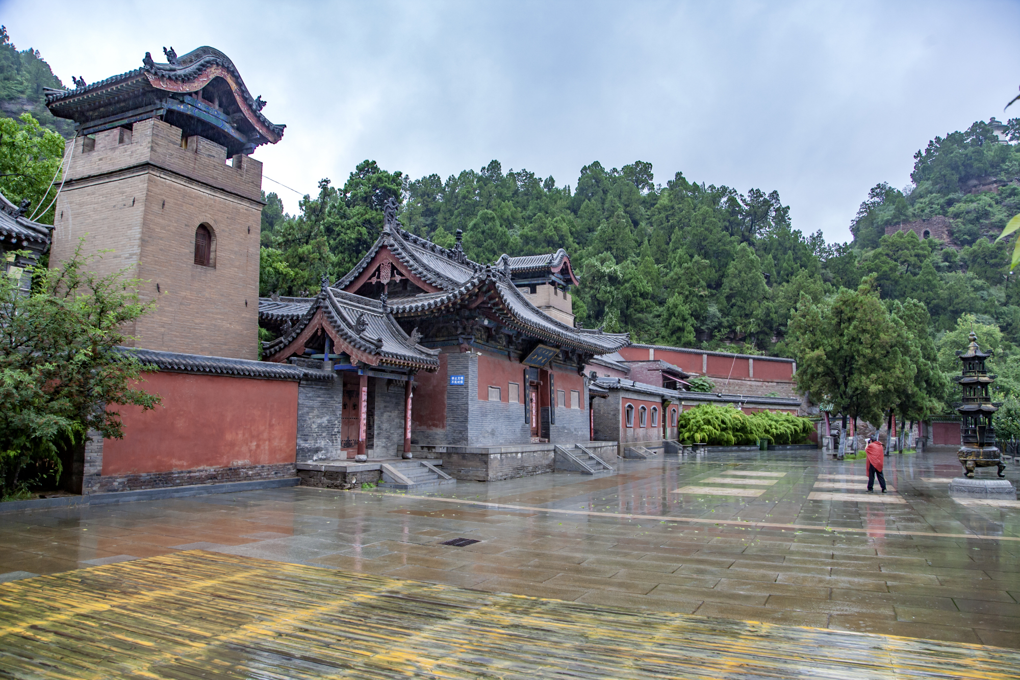风晨雨夕,流云飞雾,烟雨玄中寺