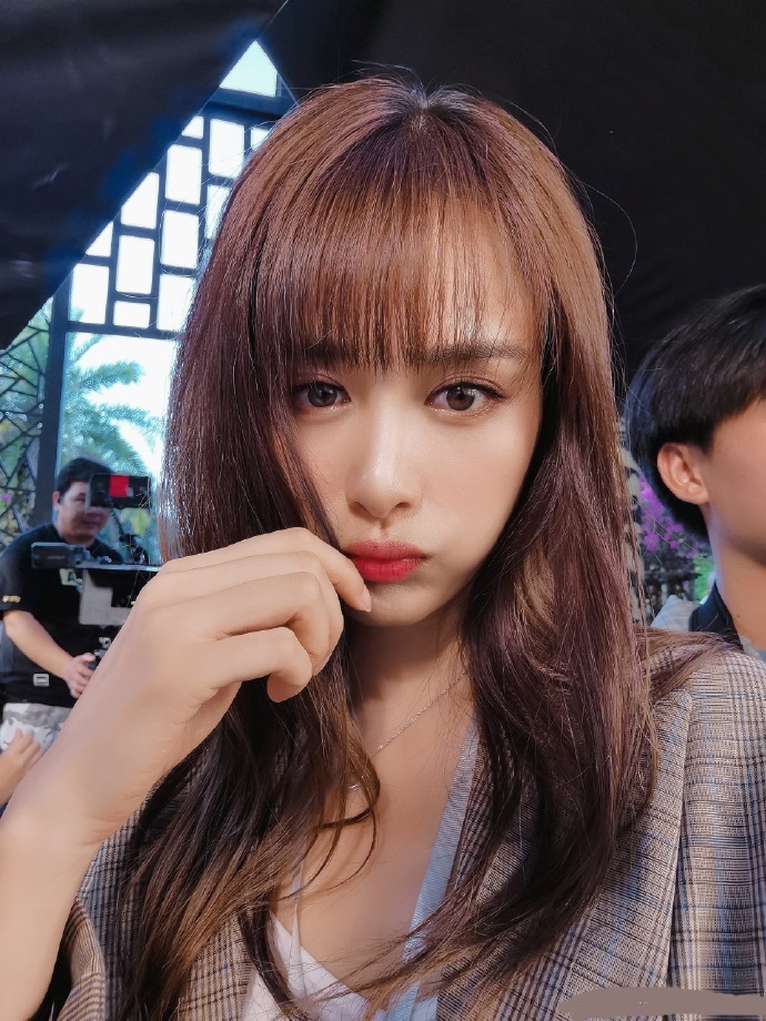 美女演员胡龄萌迷人美照欣赏