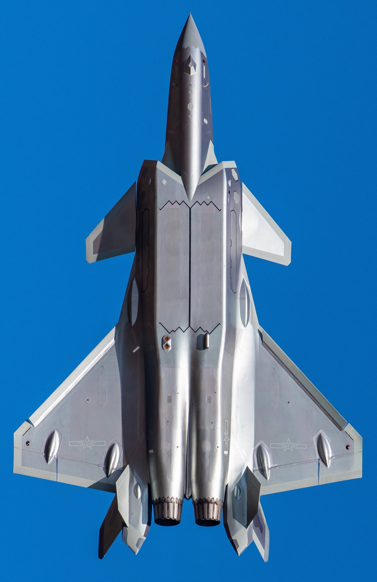 战机同角度对比机腹