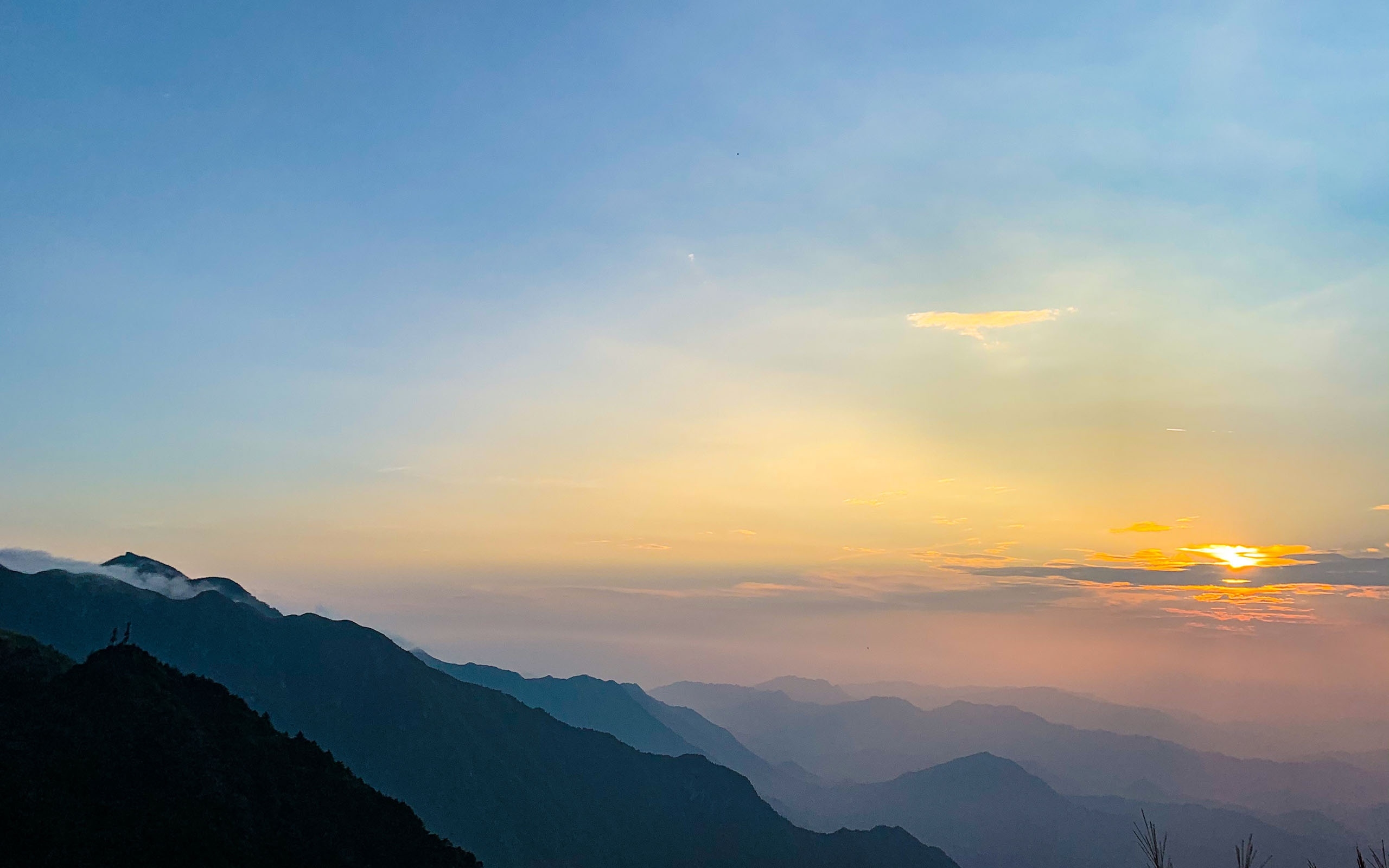 黄昏下的武功山