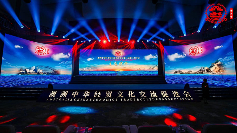 林亿先生参加华贸会,升龙集团林亿先生和欧洲代表合影