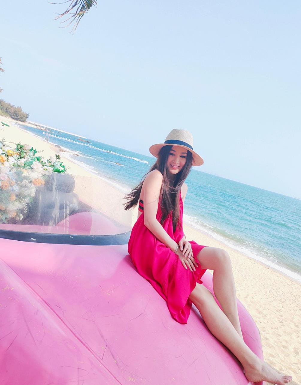 55岁温碧霞穿粉色比基尼 肤白貌美惹人羡